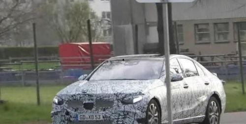 最新款奔驰c爆料了吗,设计革新，性能升级，引领豪华轿车新潮流”